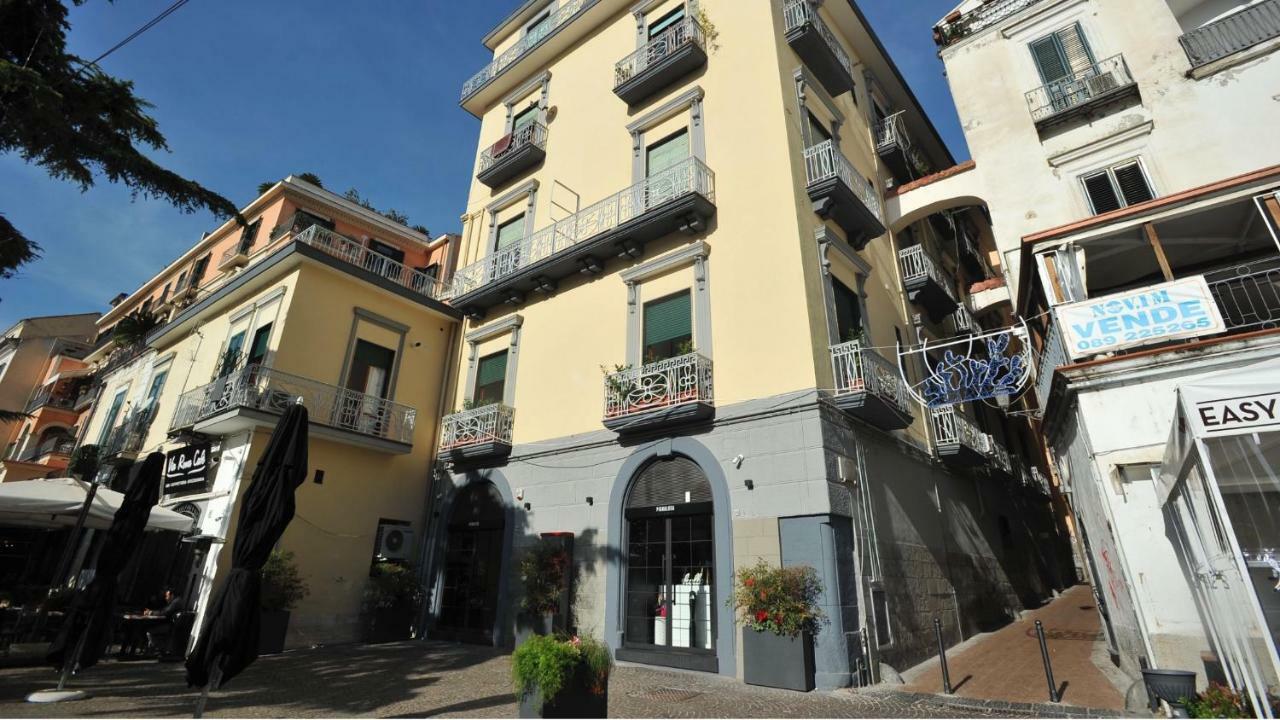Casa Vacanza "Al Vicolo Delle Colonne" Салерно Экстерьер фото